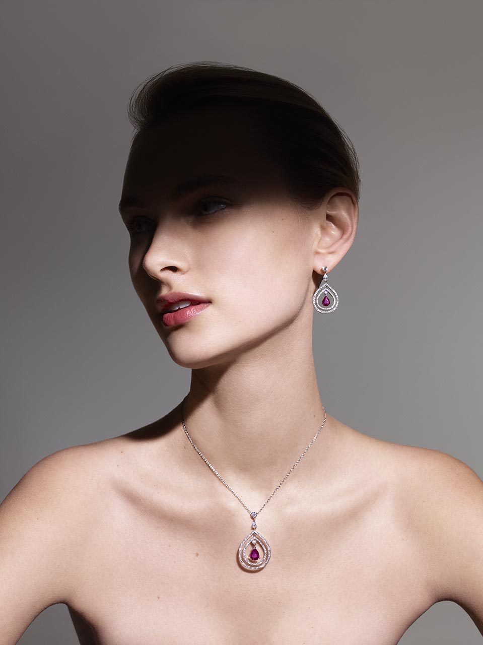 Pendant in Platinum with Pavone Ruby