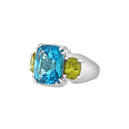 Maxi Chaos Ring in 18ct White Gold with Blue Topaz and Peridot